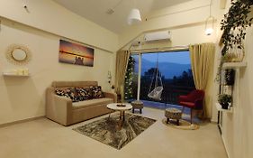 'The Mountain Majesty': Cozy 1 Bhk Apartment